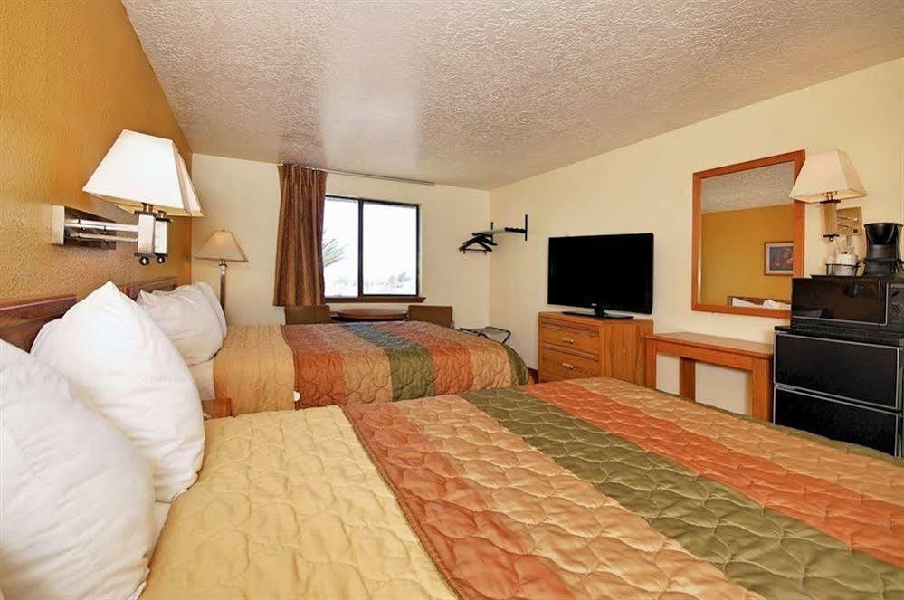 Super 8 By Wyndham Alamogordo - White Sands المظهر الخارجي الصورة